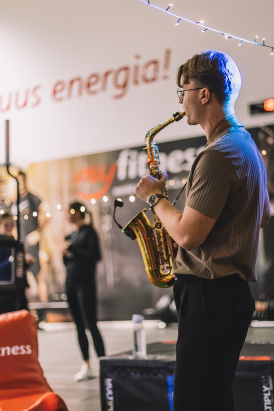 Saksofonist klubiüritusel